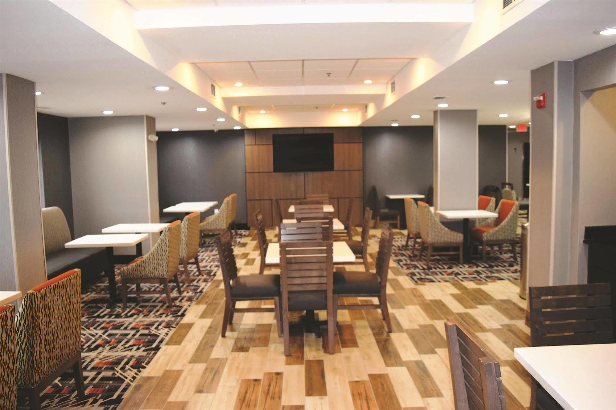 La Quinta Inn & Suites By Wyndham Dc Metro Capital Beltway Capitol Heights Exteriér fotografie